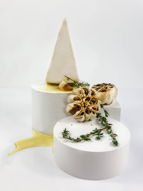 Darë Roasted Garlic Plant-Based Cheese Wedge